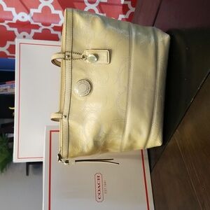 Coach F19198 Women's Pale Yellow Patent Leather Shoulder Bag